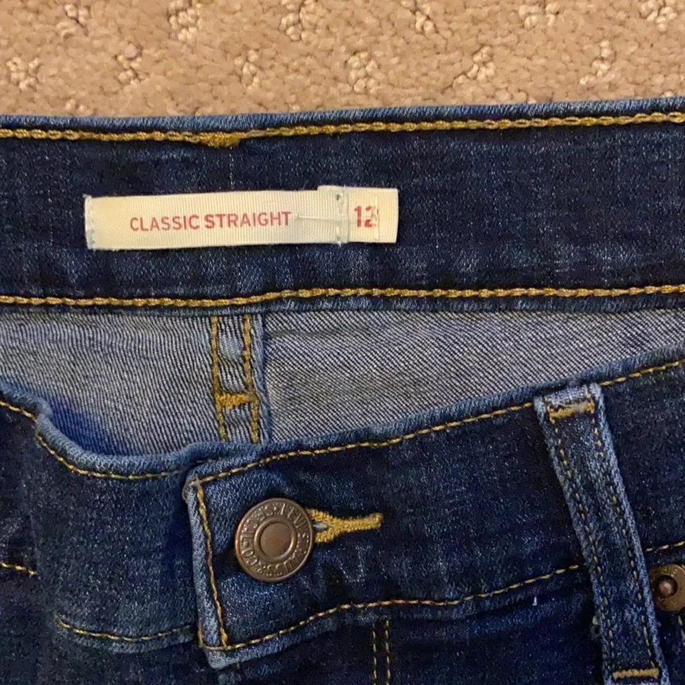 Levi’s Classic Straight Jeans Women’s 12S (W31 L28) Dark Wash